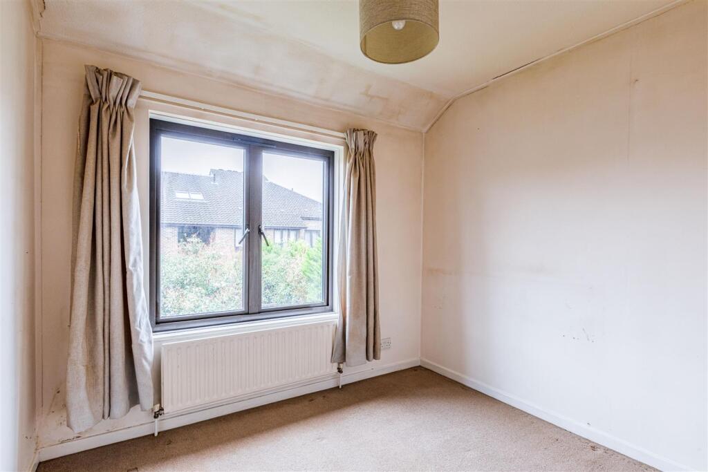 12 Gate Court, Gateway, Weybridge, KT13 8NW - 8.jp