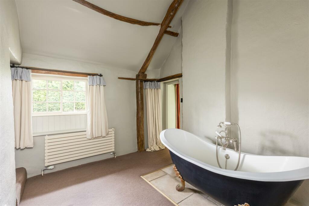 Black Eagle Cottage Bathroom-2.jpg