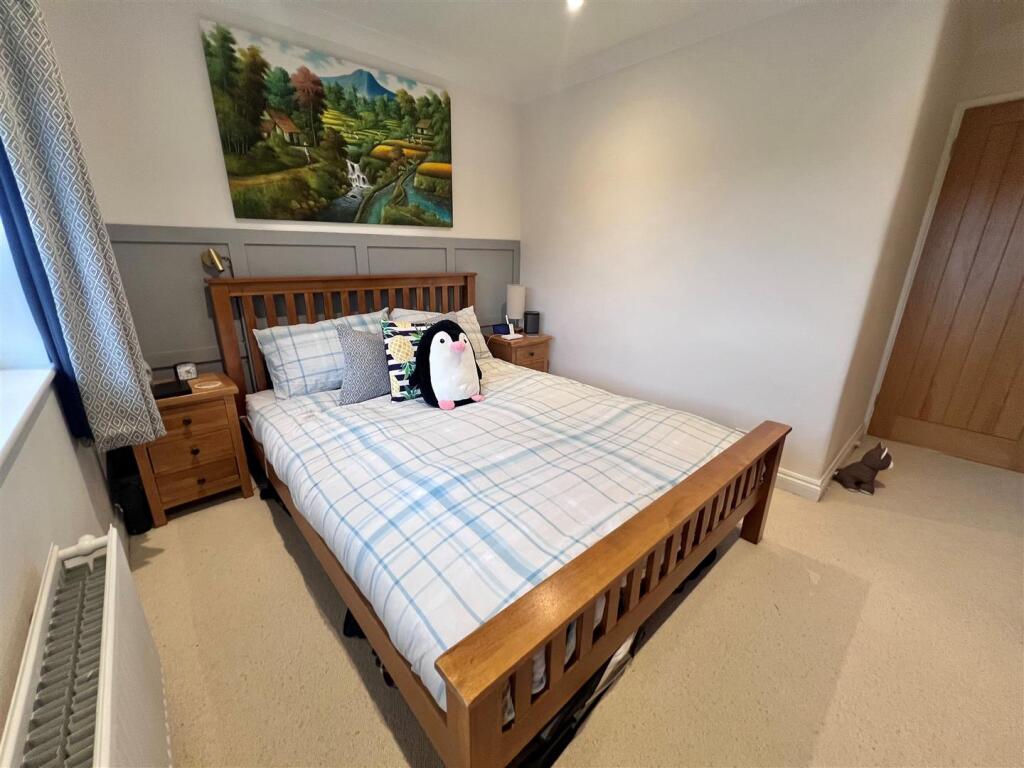 Main bed 2.jpg
