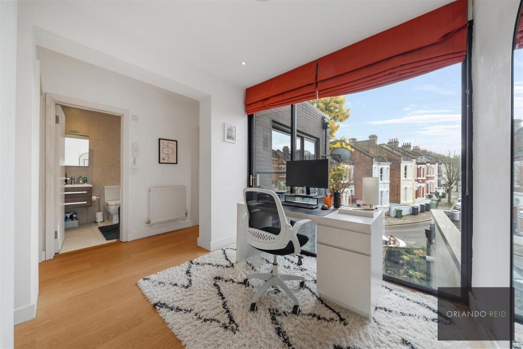 Flat 4, 559 Wandsworth Road SW8 3JD-8.jpg