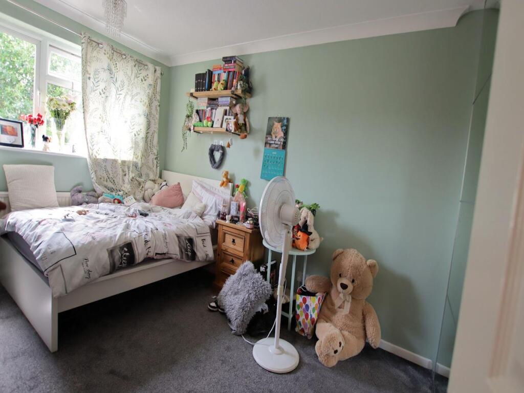 Bedroom 1.jpg