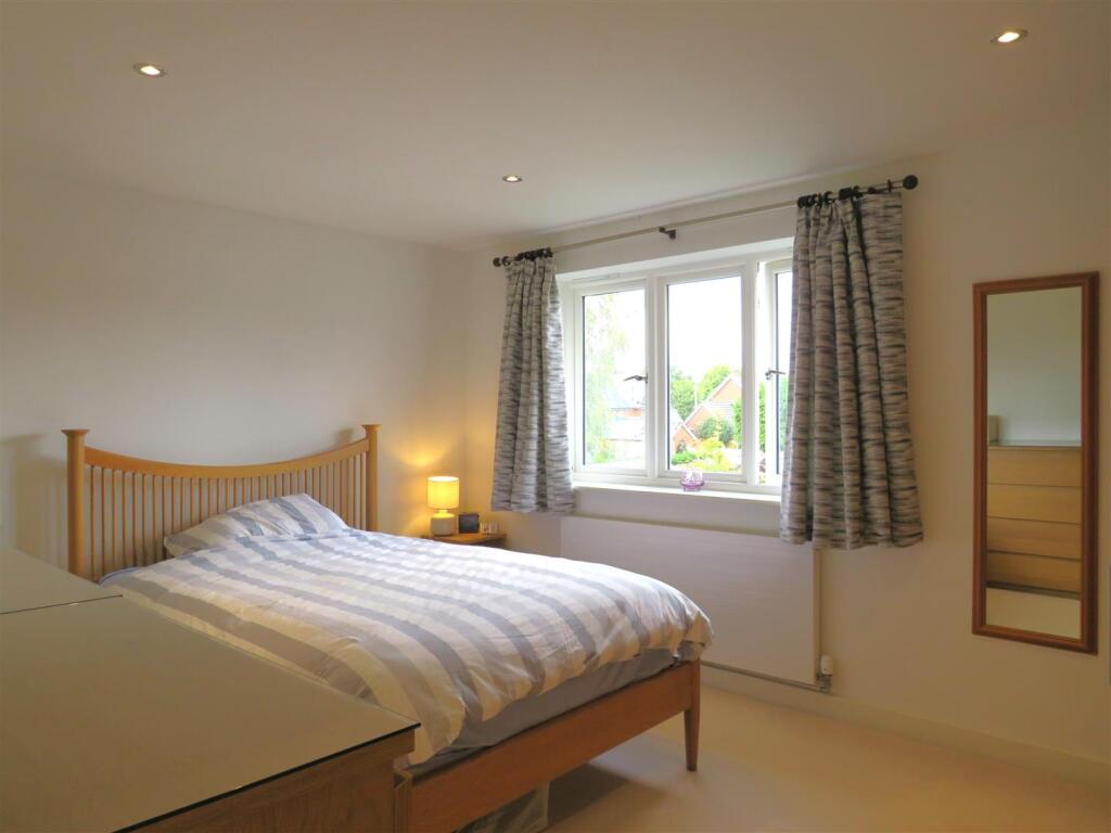 Bedroom 1.JPG