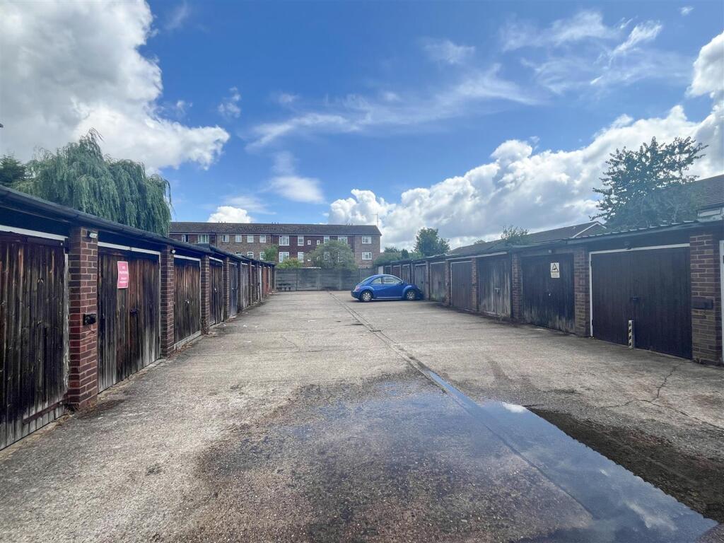 garages.jpg