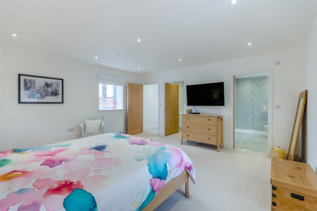8583926-interior61.jpg