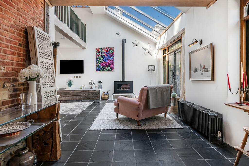 Lounge/Dining Room