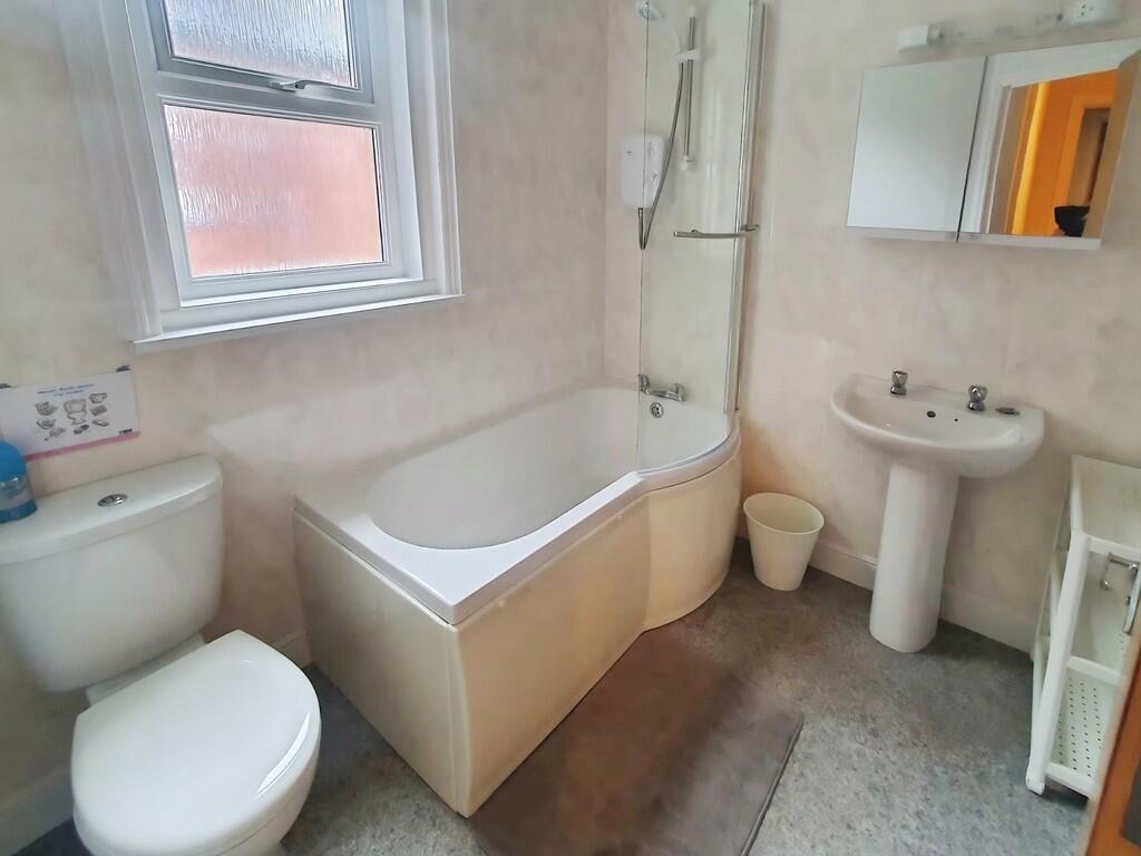 c8262027-Bathroom