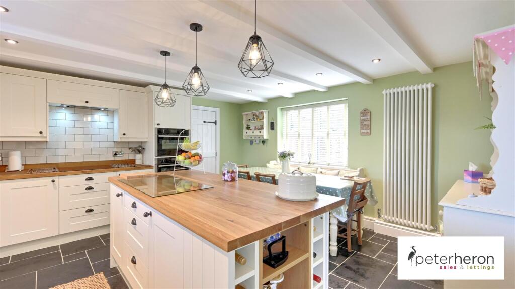 Kitchen &amp; Dining Area
