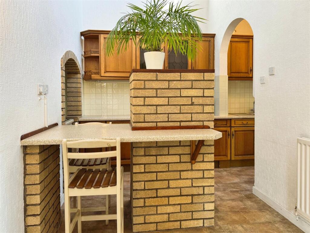 b1006289-Breakfast 20Bar.jpg