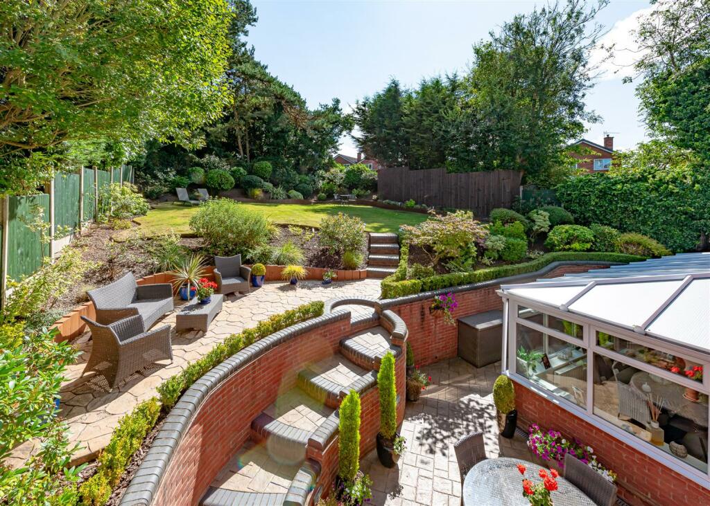 3 High Meadows-garden1.jpg