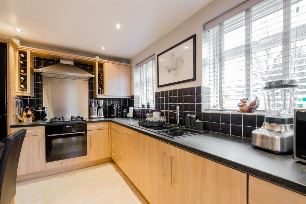 KITCHEN 1.jpg