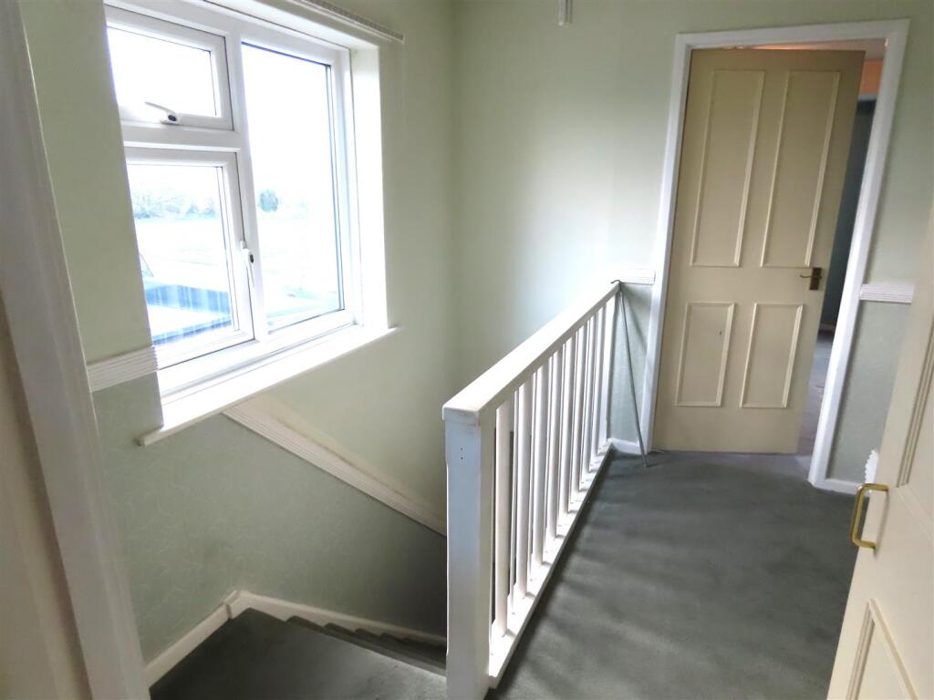 FIRST FLOOR LANDING