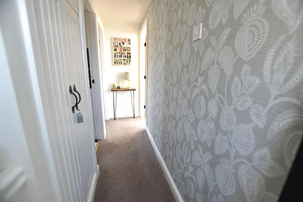 FIRST FLOOR LANDING