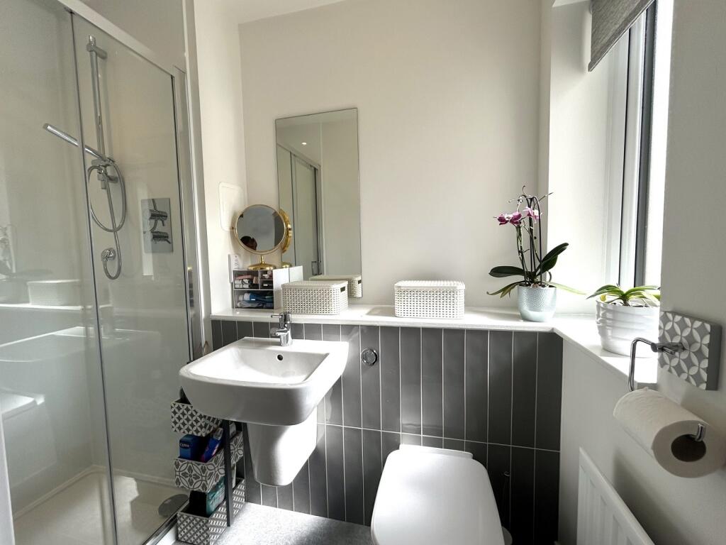 Principal Bedroom En Suite