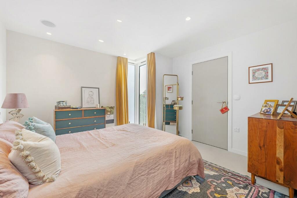 Principal bedroom.JPG
