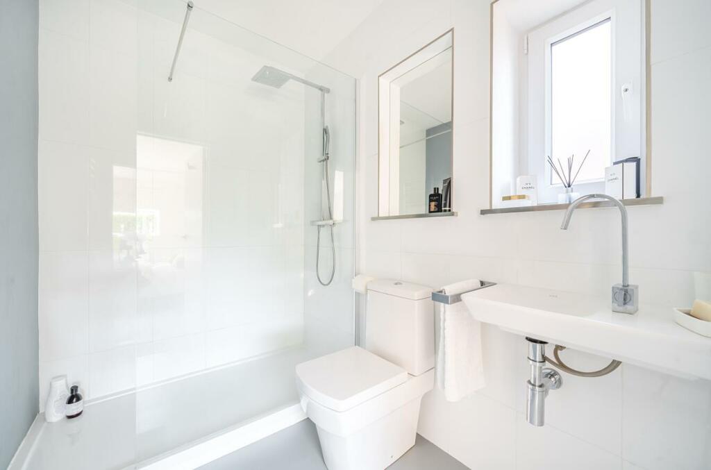 Longrood Road, Rugby