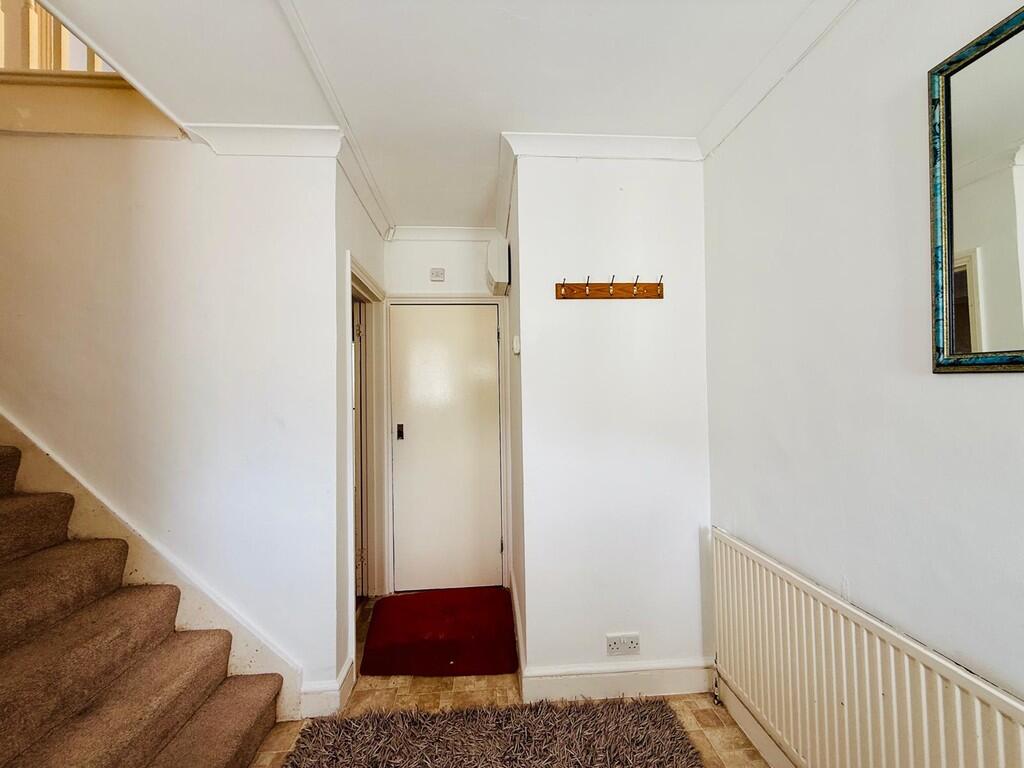 Crest Road, Londo...