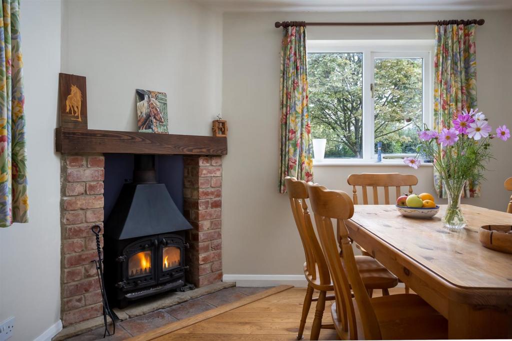 17 - Apperley - GL54 4NQ - Web.jpg