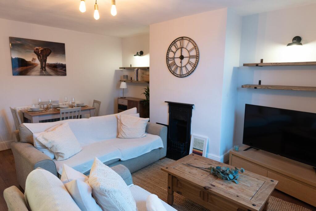 LIVING/DINING ROOM