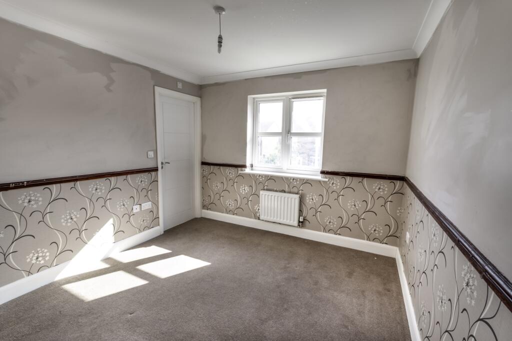 Estate Agent EweMove Scunthorpe - Master Bedroom