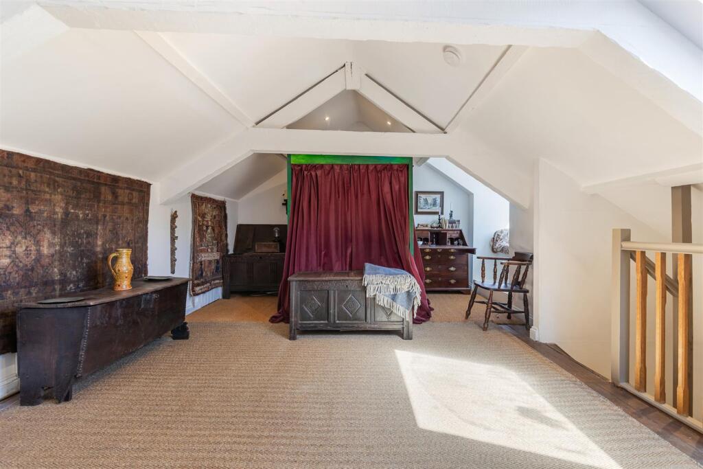 A25 - 52 Milton Street Brixham - 250411.jpg