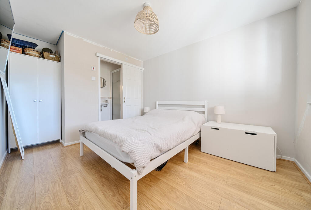 1298418-12-6830a2...