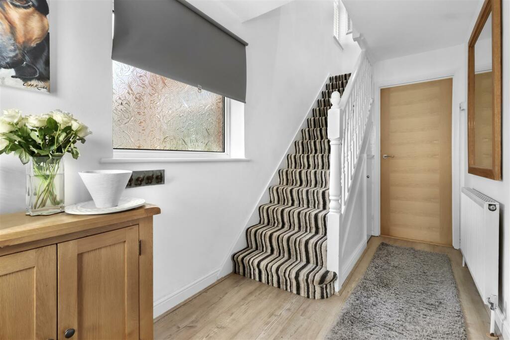 entrance hall #2.jpg