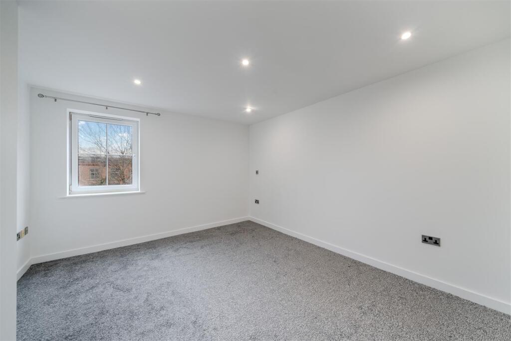 Bedroom 1.jpg