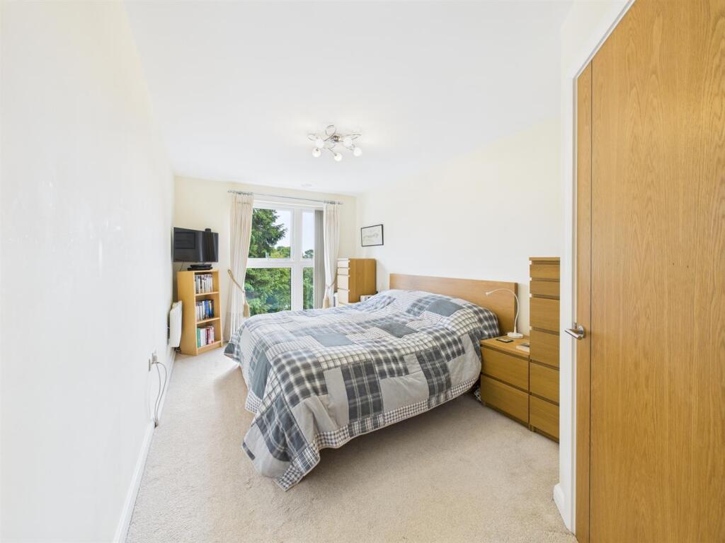 Bedroom:
