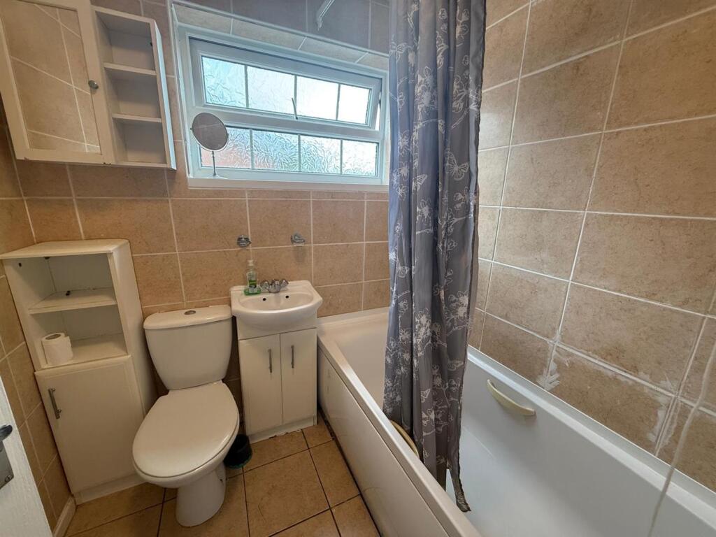 gold bathroom.jpeg