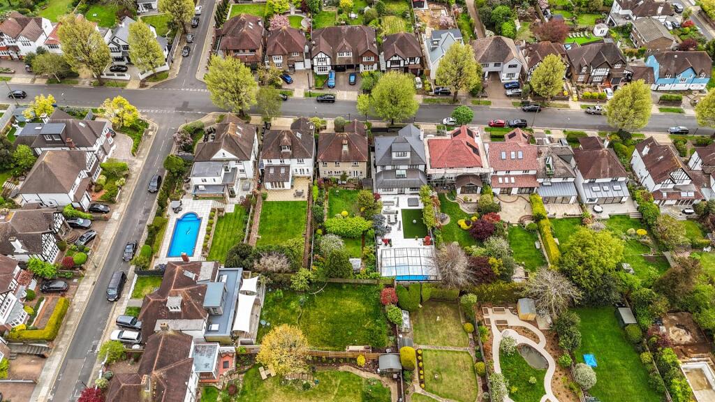 The Droveway 51-003.JPG