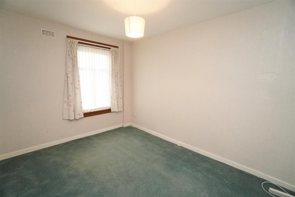 bedroom2.jpg