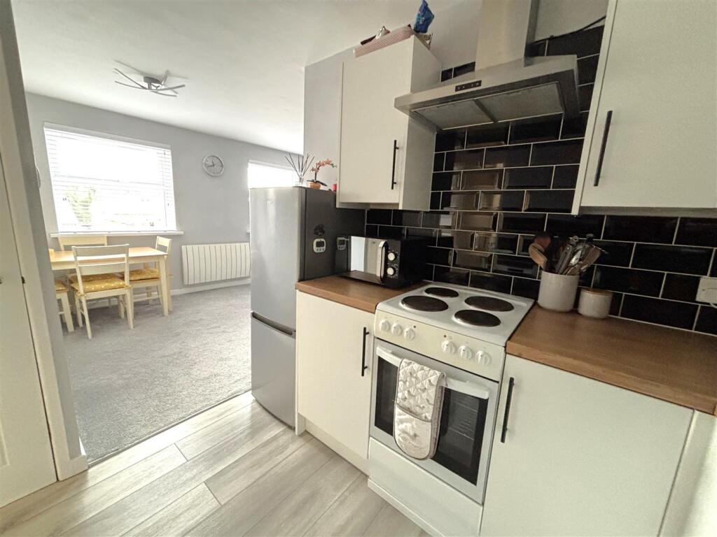 Kitchen 3.jpeg