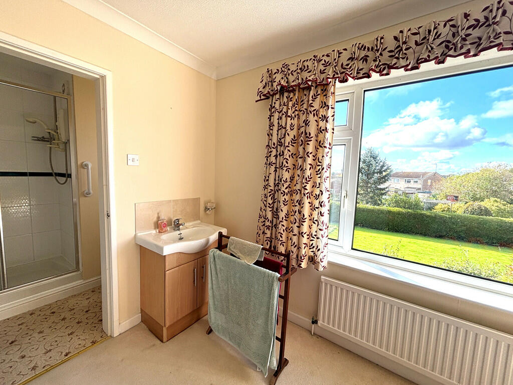 Bedroom into En-S...