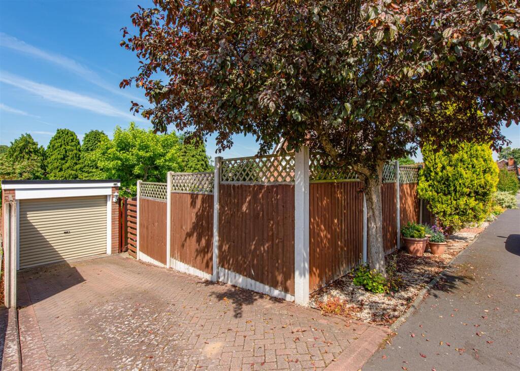 2 Reynolds Close-garage.jpg