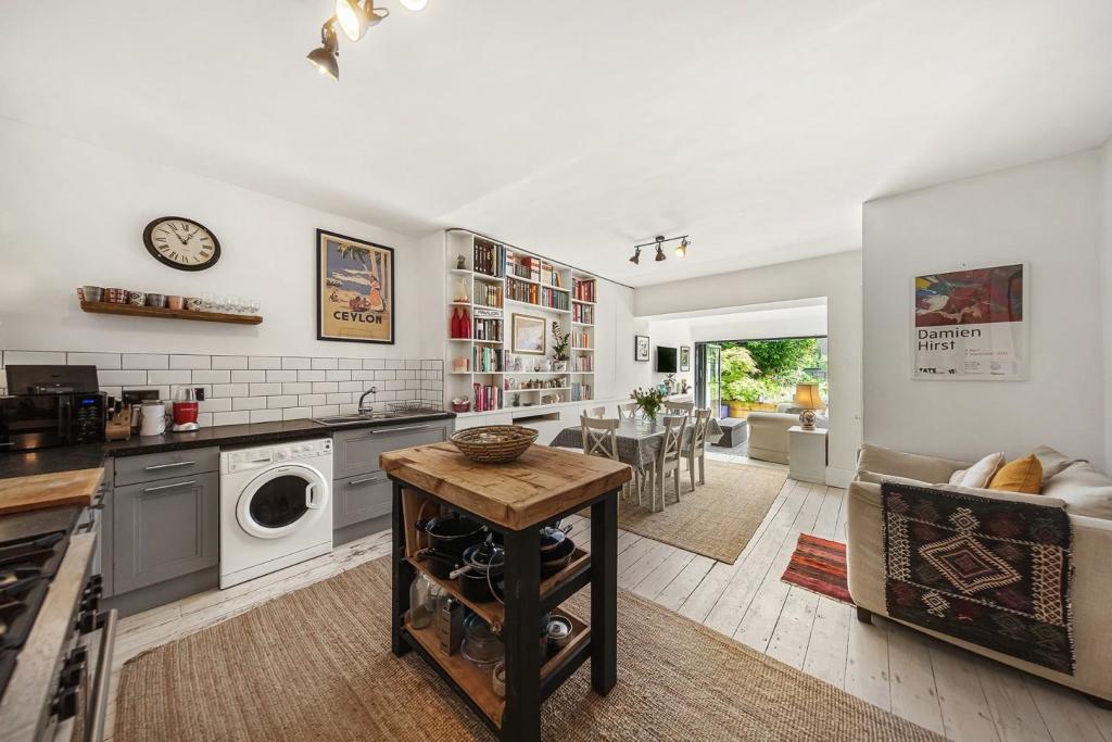 Kitchen (2).jpg