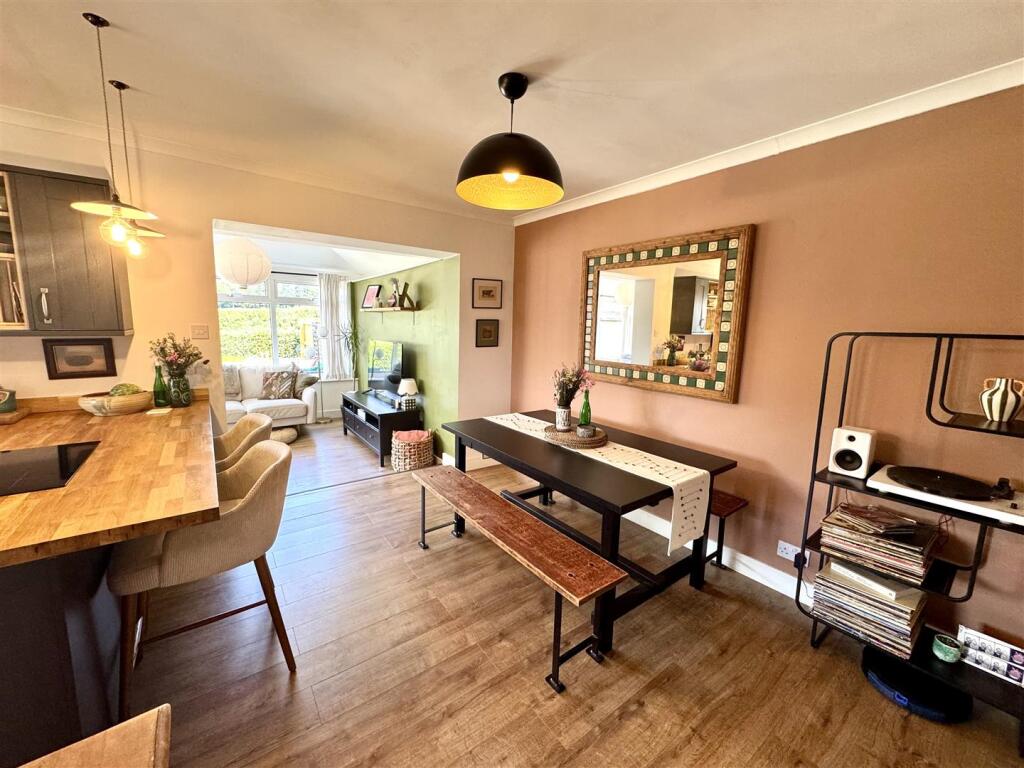 KITCHEN/BREAKFAST/DINING ROOM