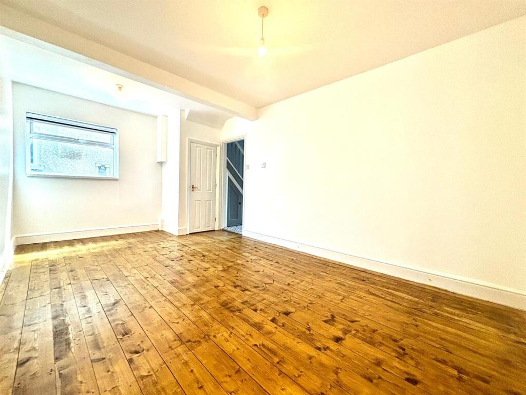 Reception room 2.jpeg