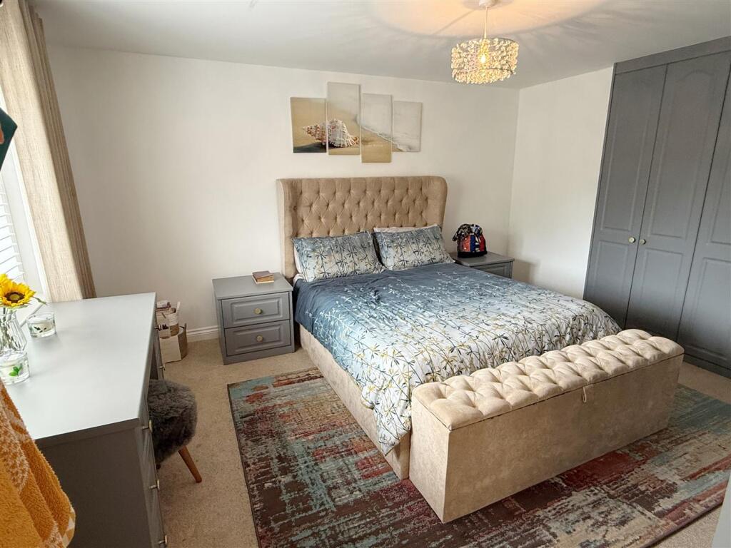 Bed 1.JPG
