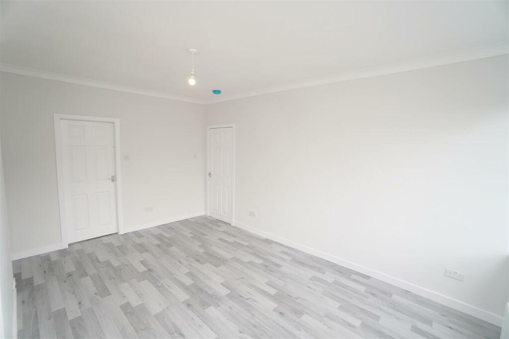 lounge1.jpg