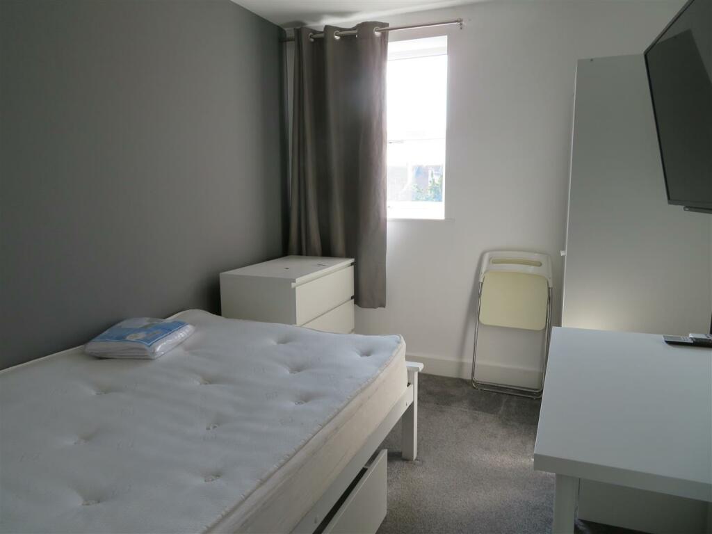 27 Rugby Bed2.JPG