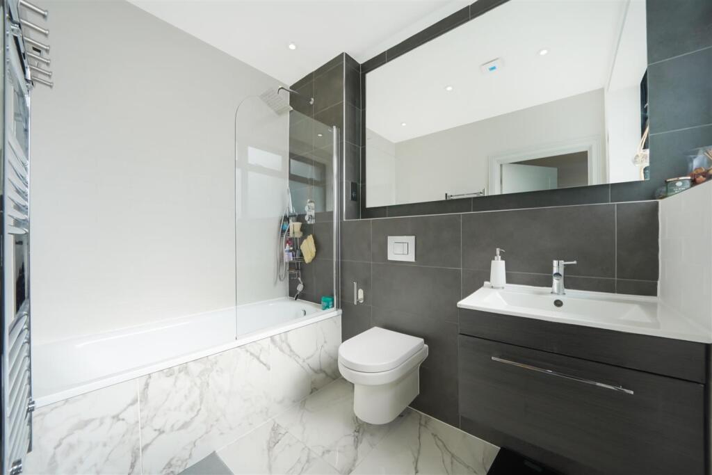 Flat 17, 706 High Road - lyKgzEX65sj5E9b9UaGc.jpg