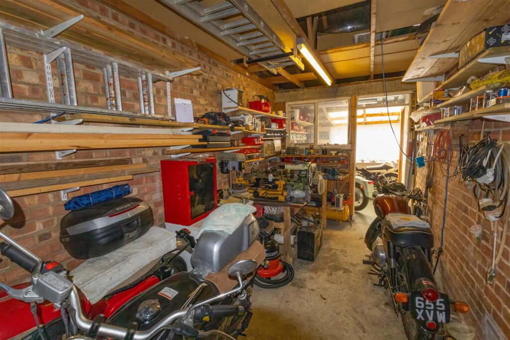 Kestrel Close-21 - t.jpeg