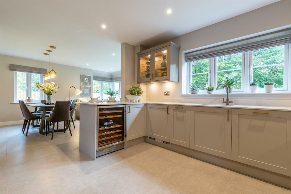 Kitchen / Dining