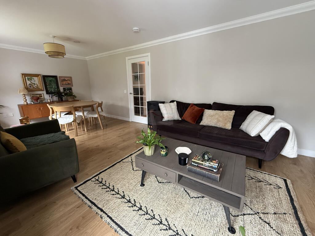 Lounge c.JPG