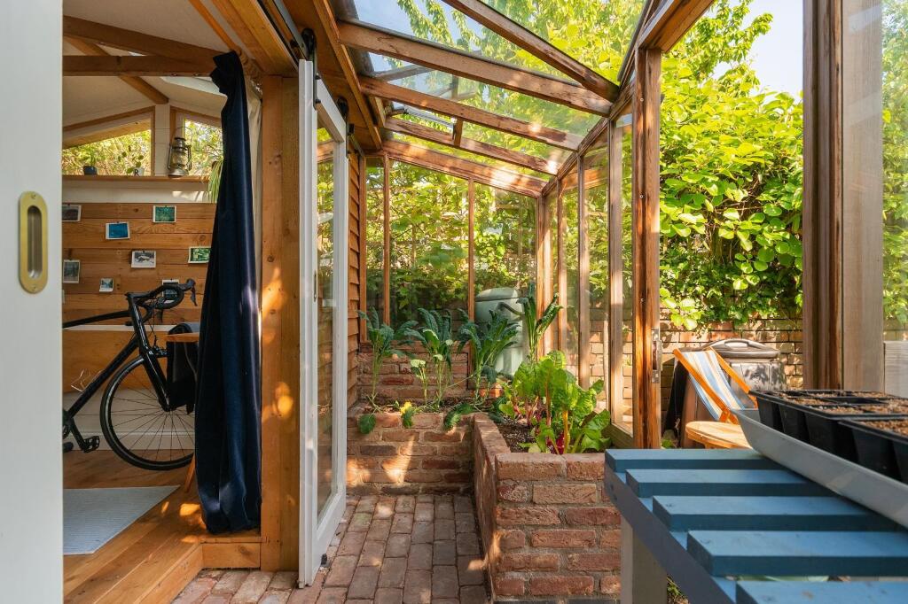 3Y7REN - Garden Room C.jpg