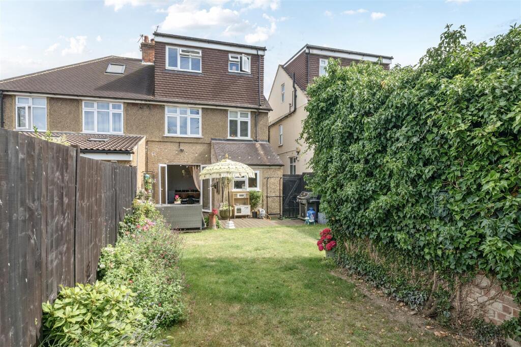 Oakleigh Drive - Rear.jpg