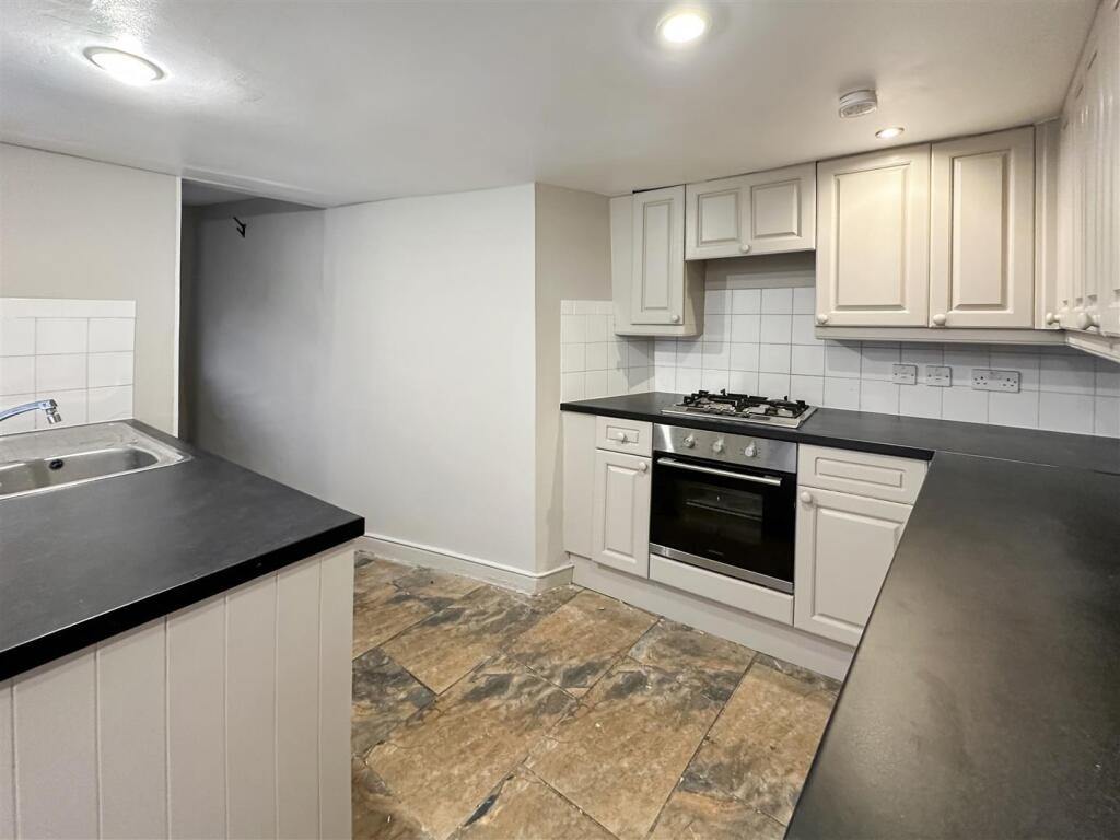 Kitchen 1.jpg