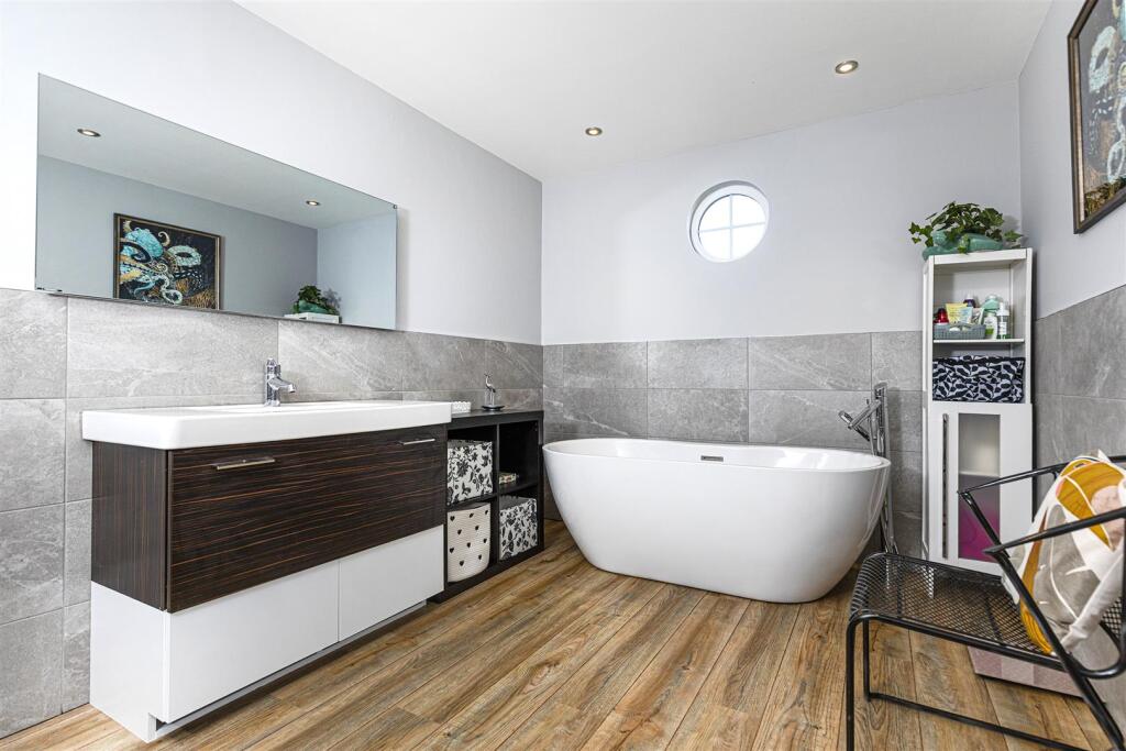 Bramleys Estate Agents - Cumberland Avenue - Fixby