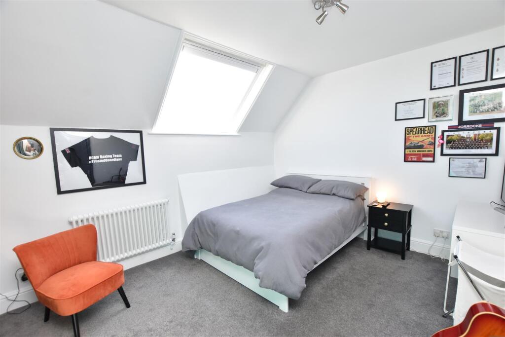 BEDROOM 2