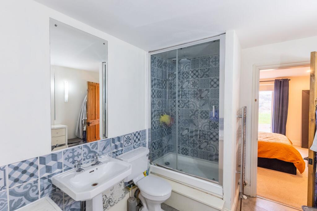 Lower Ground Floor | Master Bedroom En Suite